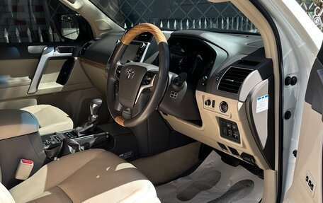 Toyota Land Cruiser Prado 150 рестайлинг 2, 2017 год, 4 900 000 рублей, 37 фотография