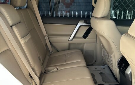 Toyota Land Cruiser Prado 150 рестайлинг 2, 2017 год, 4 900 000 рублей, 36 фотография