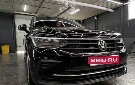 Volkswagen Tiguan II, 2021 год, 3 300 000 рублей, 2 фотография