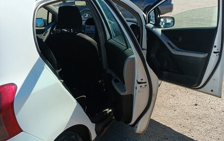 Toyota Yaris III рестайлинг, 2008 год, 580 000 рублей, 9 фотография
