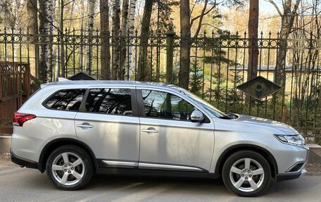 Mitsubishi Outlander III рестайлинг 3, 2018 год, 1 699 000 рублей, 5 фотография