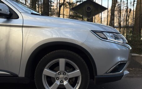 Mitsubishi Outlander III рестайлинг 3, 2018 год, 1 699 000 рублей, 4 фотография