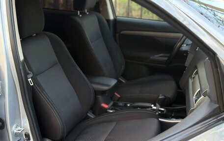 Mitsubishi Outlander III рестайлинг 3, 2018 год, 1 699 000 рублей, 12 фотография