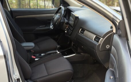 Mitsubishi Outlander III рестайлинг 3, 2018 год, 1 699 000 рублей, 11 фотография