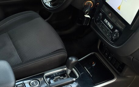 Mitsubishi Outlander III рестайлинг 3, 2018 год, 1 699 000 рублей, 14 фотография