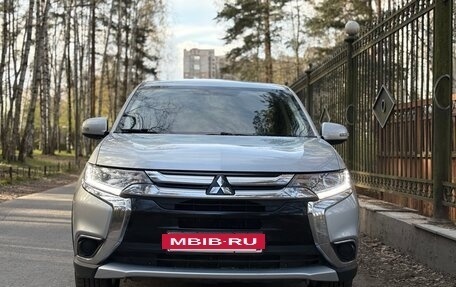 Mitsubishi Outlander III рестайлинг 3, 2018 год, 1 699 000 рублей, 2 фотография