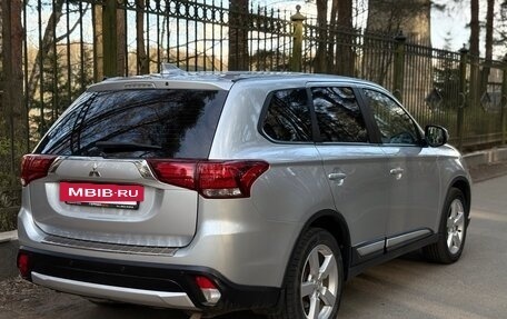 Mitsubishi Outlander III рестайлинг 3, 2018 год, 1 699 000 рублей, 8 фотография