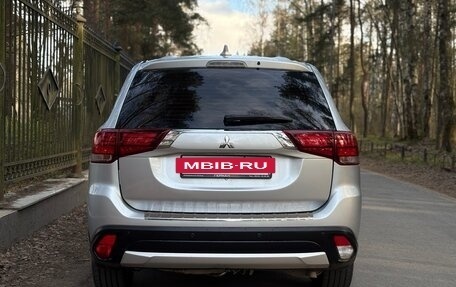 Mitsubishi Outlander III рестайлинг 3, 2018 год, 1 699 000 рублей, 9 фотография