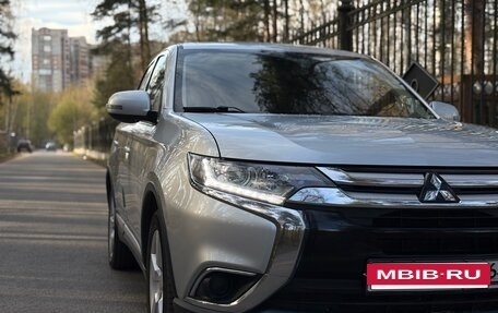 Mitsubishi Outlander III рестайлинг 3, 2018 год, 1 699 000 рублей, 3 фотография