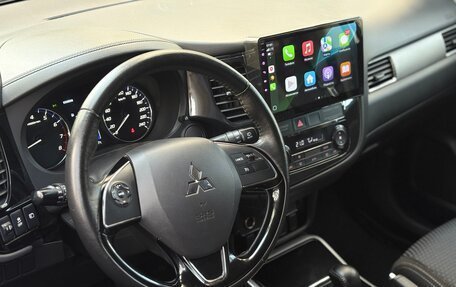 Mitsubishi Outlander III рестайлинг 3, 2018 год, 1 699 000 рублей, 25 фотография