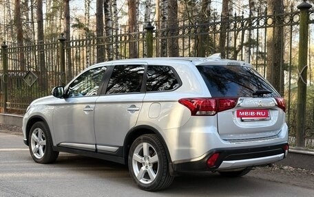 Mitsubishi Outlander III рестайлинг 3, 2018 год, 1 699 000 рублей, 16 фотография