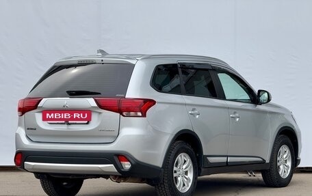 Mitsubishi Outlander III рестайлинг 3, 2017 год, 2 050 000 рублей, 9 фотография