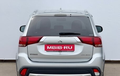 Mitsubishi Outlander III рестайлинг 3, 2017 год, 2 050 000 рублей, 7 фотография