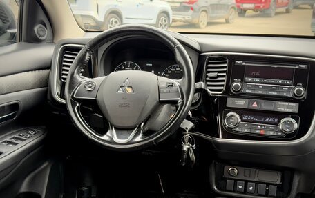 Mitsubishi Outlander III рестайлинг 3, 2017 год, 2 050 000 рублей, 17 фотография