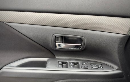 Mitsubishi Outlander III рестайлинг 3, 2017 год, 2 050 000 рублей, 22 фотография