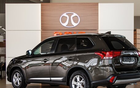 Mitsubishi Outlander III рестайлинг 3, 2018 год, 1 655 000 рублей, 4 фотография
