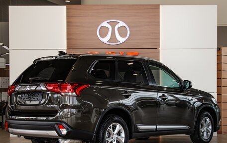 Mitsubishi Outlander III рестайлинг 3, 2018 год, 1 655 000 рублей, 6 фотография