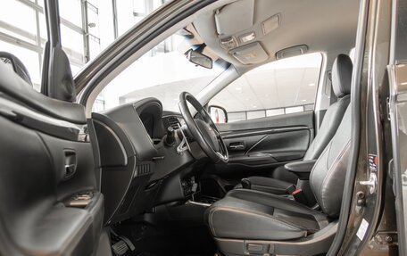Mitsubishi Outlander III рестайлинг 3, 2018 год, 1 655 000 рублей, 7 фотография