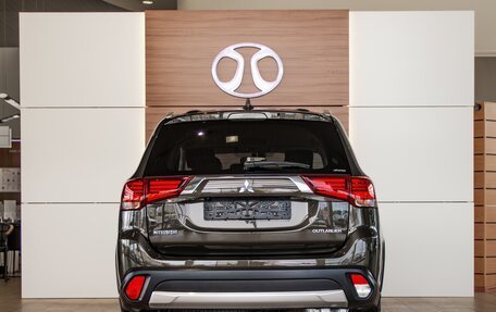Mitsubishi Outlander III рестайлинг 3, 2018 год, 1 655 000 рублей, 5 фотография