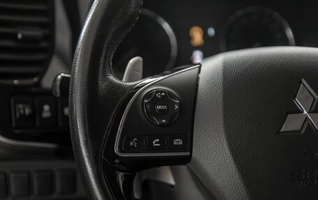 Mitsubishi Outlander III рестайлинг 3, 2018 год, 1 655 000 рублей, 11 фотография