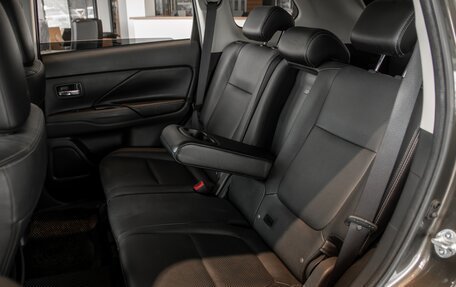 Mitsubishi Outlander III рестайлинг 3, 2018 год, 1 655 000 рублей, 19 фотография