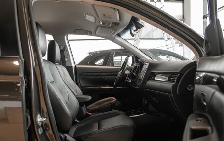 Mitsubishi Outlander III рестайлинг 3, 2018 год, 1 655 000 рублей, 17 фотография