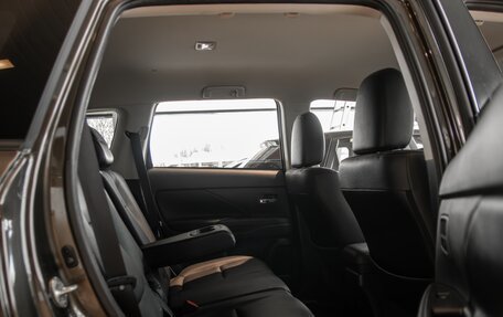 Mitsubishi Outlander III рестайлинг 3, 2018 год, 1 655 000 рублей, 20 фотография