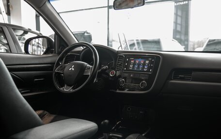 Mitsubishi Outlander III рестайлинг 3, 2018 год, 1 655 000 рублей, 16 фотография