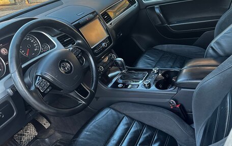 Volkswagen Touareg III, 2011 год, 1 600 000 рублей, 6 фотография