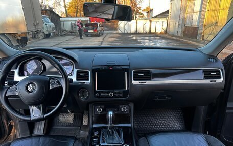 Volkswagen Touareg III, 2011 год, 1 600 000 рублей, 8 фотография