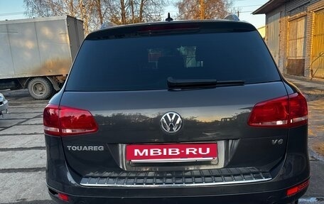 Volkswagen Touareg III, 2011 год, 1 600 000 рублей, 2 фотография
