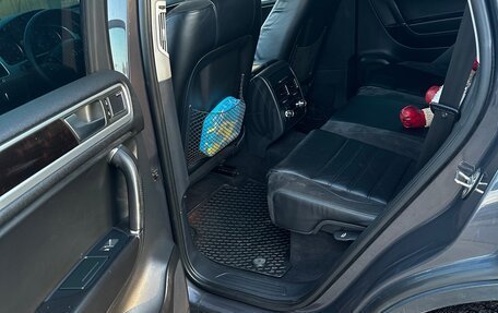 Volkswagen Touareg III, 2011 год, 1 600 000 рублей, 20 фотография