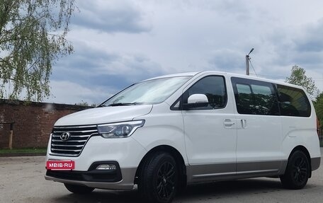 Hyundai Grand Starex Grand Starex I рестайлинг 2, 2020 год, 3 900 000 рублей, 7 фотография