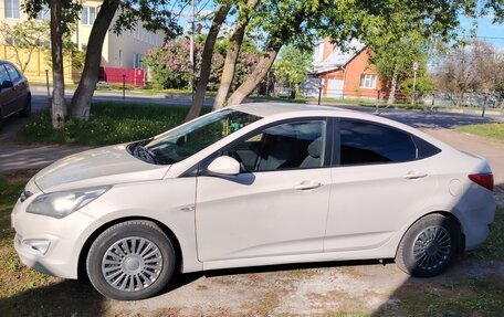 Hyundai Solaris II рестайлинг, 2015 год, 690 000 рублей, 3 фотография