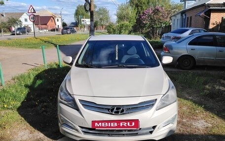 Hyundai Solaris II рестайлинг, 2015 год, 690 000 рублей, 2 фотография