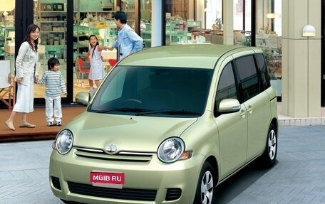 Toyota Sienta I, 2010 год, 860 000 рублей, 1 фотография