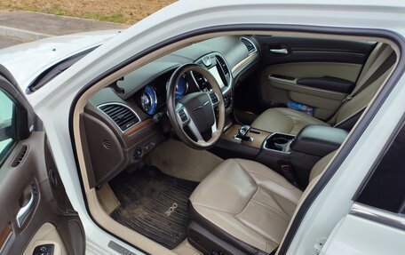 Chrysler 300C II, 2012 год, 1 900 000 рублей, 18 фотография