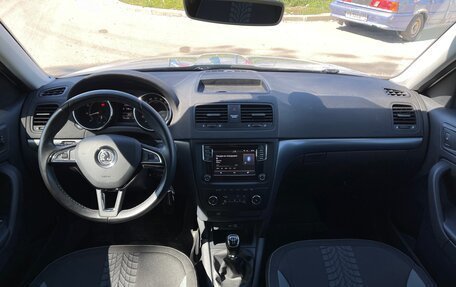 Skoda Yeti I рестайлинг, 2017 год, 1 499 000 рублей, 22 фотография