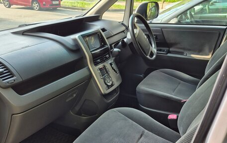 Toyota Voxy II, 2007 год, 1 250 000 рублей, 1 фотография