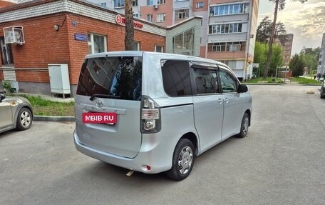 Toyota Voxy II, 2007 год, 1 250 000 рублей, 3 фотография