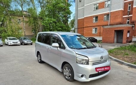 Toyota Voxy II, 2007 год, 1 250 000 рублей, 15 фотография