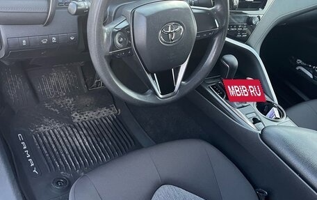 Toyota Camry, 2021 год, 1 999 000 рублей, 3 фотография