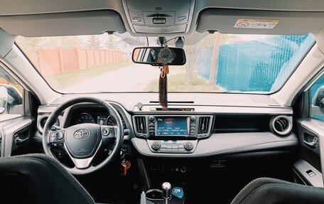 Toyota RAV4, 2017 год, 3 000 000 рублей, 11 фотография