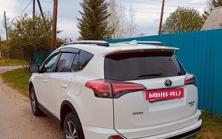 Toyota RAV4, 2017 год, 3 000 000 рублей, 4 фотография