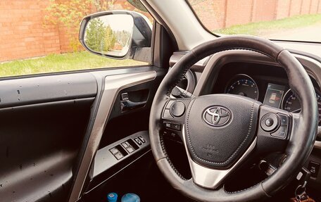 Toyota RAV4, 2017 год, 3 000 000 рублей, 12 фотография