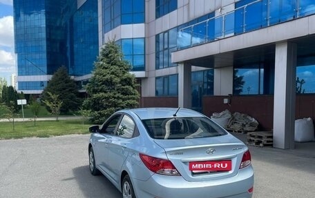 Hyundai Solaris II рестайлинг, 2011 год, 830 000 рублей, 2 фотография
