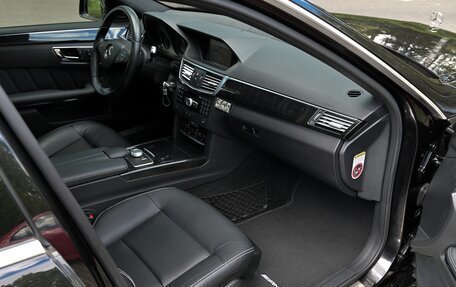 Mercedes-Benz E-Класс, 2011 год, 1 555 000 рублей, 11 фотография