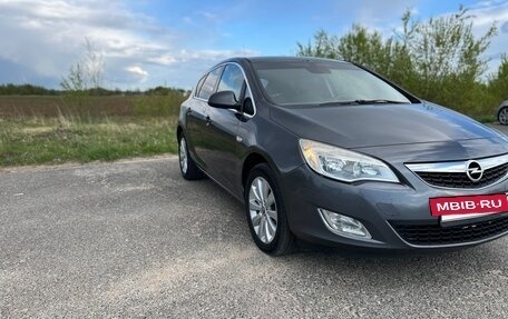 Opel Astra J, 2011 год, 780 000 рублей, 2 фотография