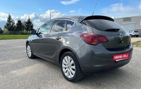 Opel Astra J, 2011 год, 780 000 рублей, 4 фотография