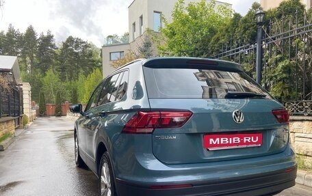 Volkswagen Tiguan II, 2020 год, 2 490 000 рублей, 2 фотография